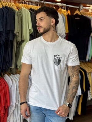 T-SHIRT BOLSO BRASÃO
