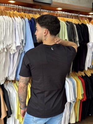 CAMISETA LOGO MINIMAL GOLD - Imagem 2