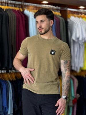 T-SHIRT STONE TRIDENT CLASSICO-MARROM CEDRO